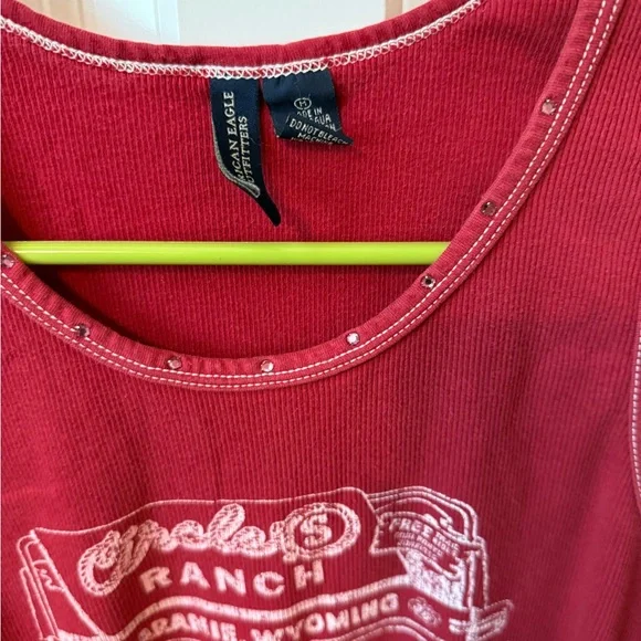 Red tank top seen on Carrie Bradshaw - Picture 4 of 5